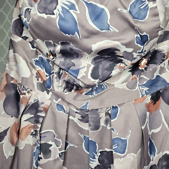 The Limited Purple Floral Strapless Mini Dress! - Picture 3 of 5